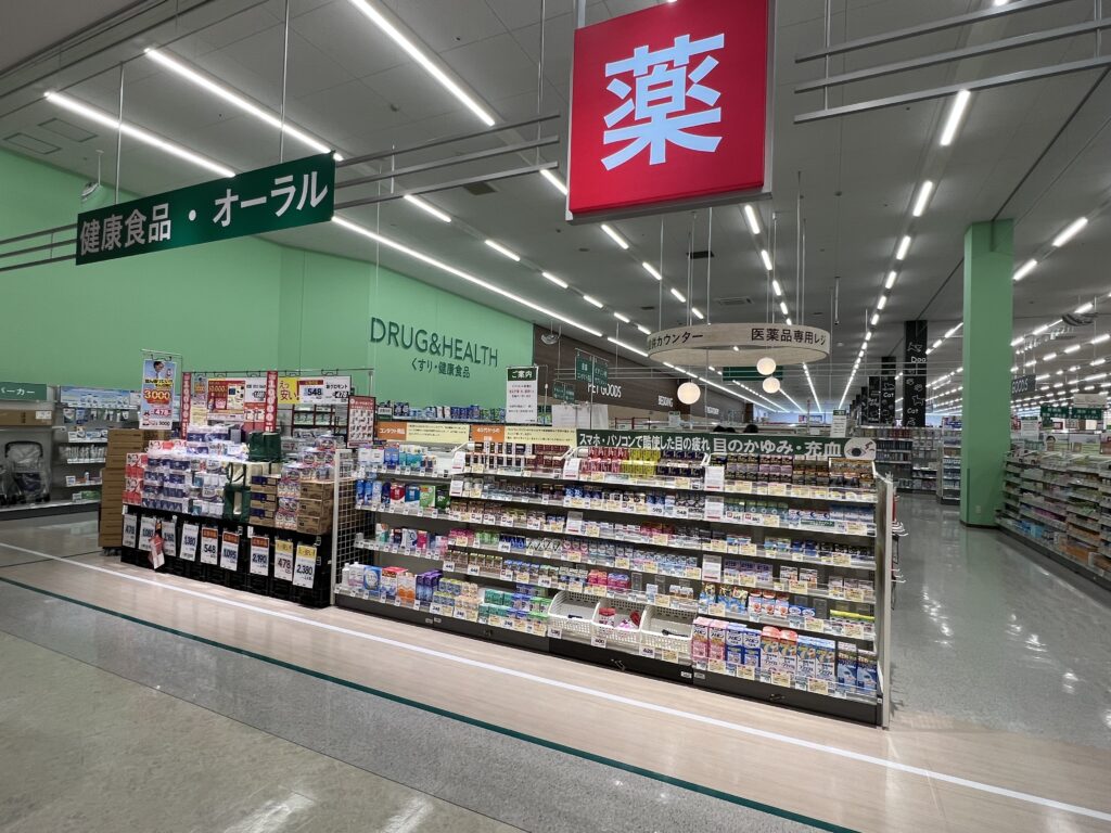 ベイシア栗橋店のドラックストア。登録販売者も常駐し、医薬品購入可能。